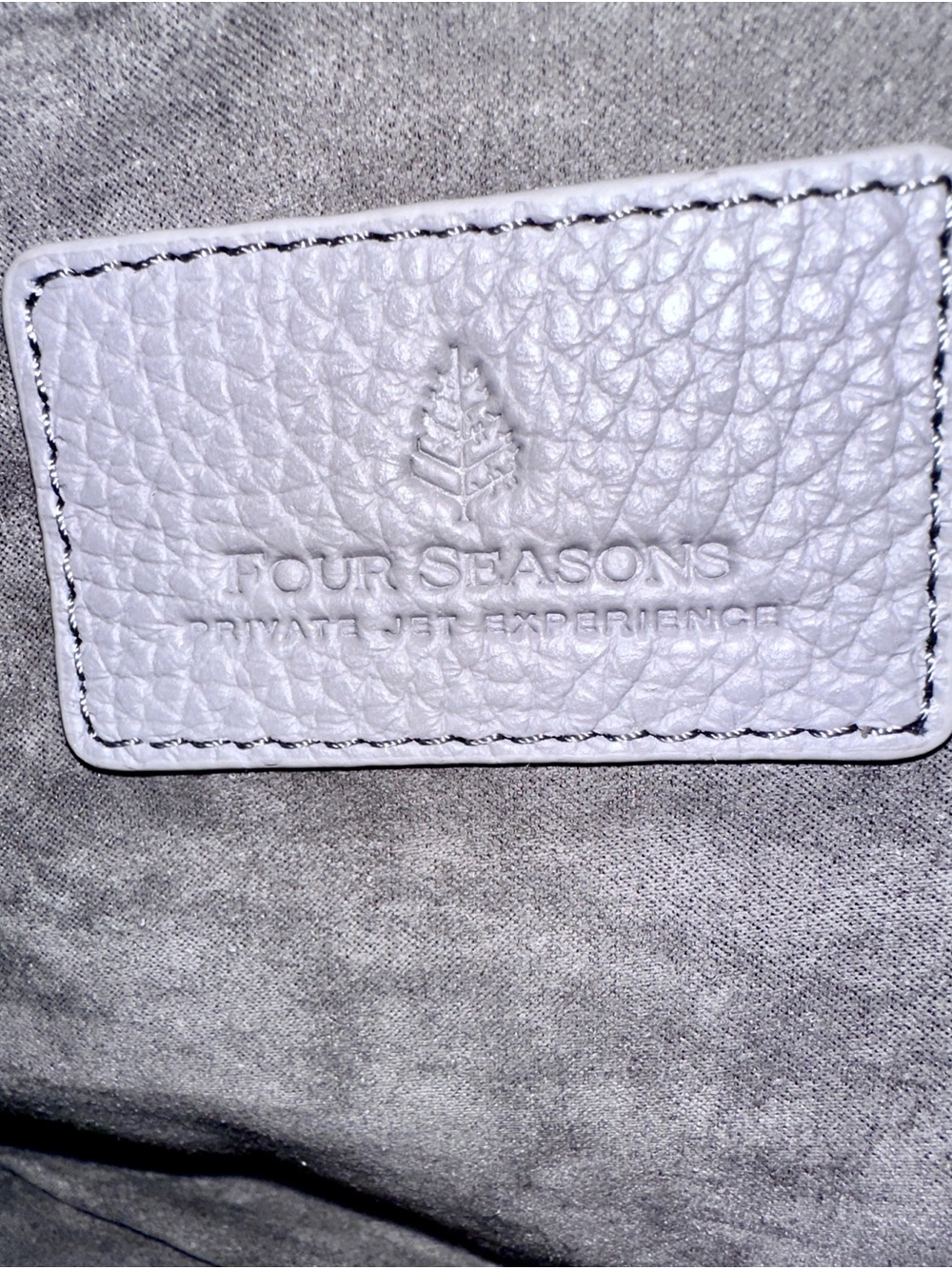 ULTRA RARE Four Seasons Private Jet Experience Amenity Case Pouch - Picture 5 of 10